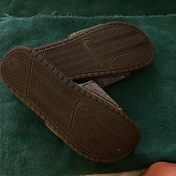 Mens Nike Slides — gray/black in size 11 - Picture 3 of 3